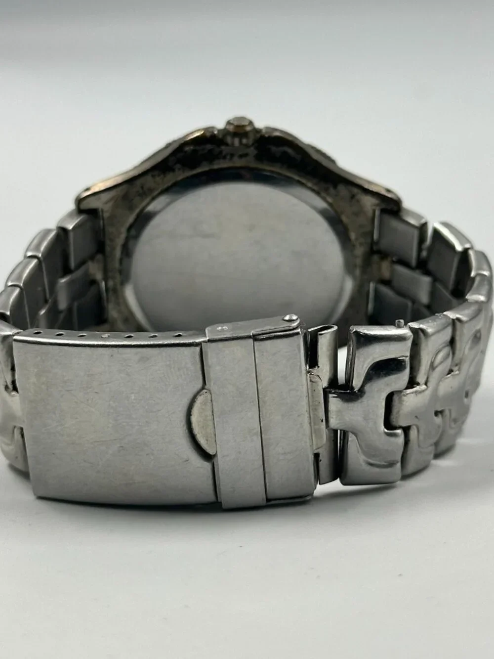 VTG. Warner Brothers Taz Watch Men Silver Tone Dark Gray Dial New Battery 6.75